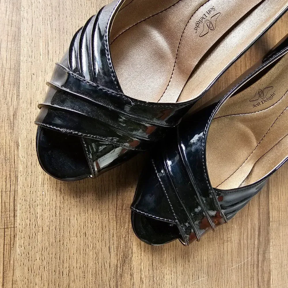 SOFT STYLE A HUSH PUPPIES COMPANY PATENT LEATHER PUMPS SIZE 9.5 WOMENS
